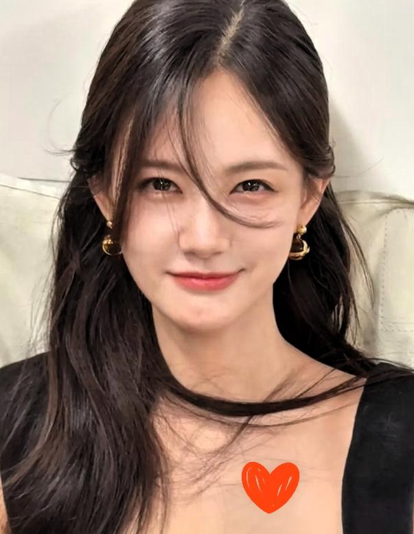 终于明白为什么李一桐不结婚！

不是因为没人喜欢她
而是因为她都已经35岁了，竟