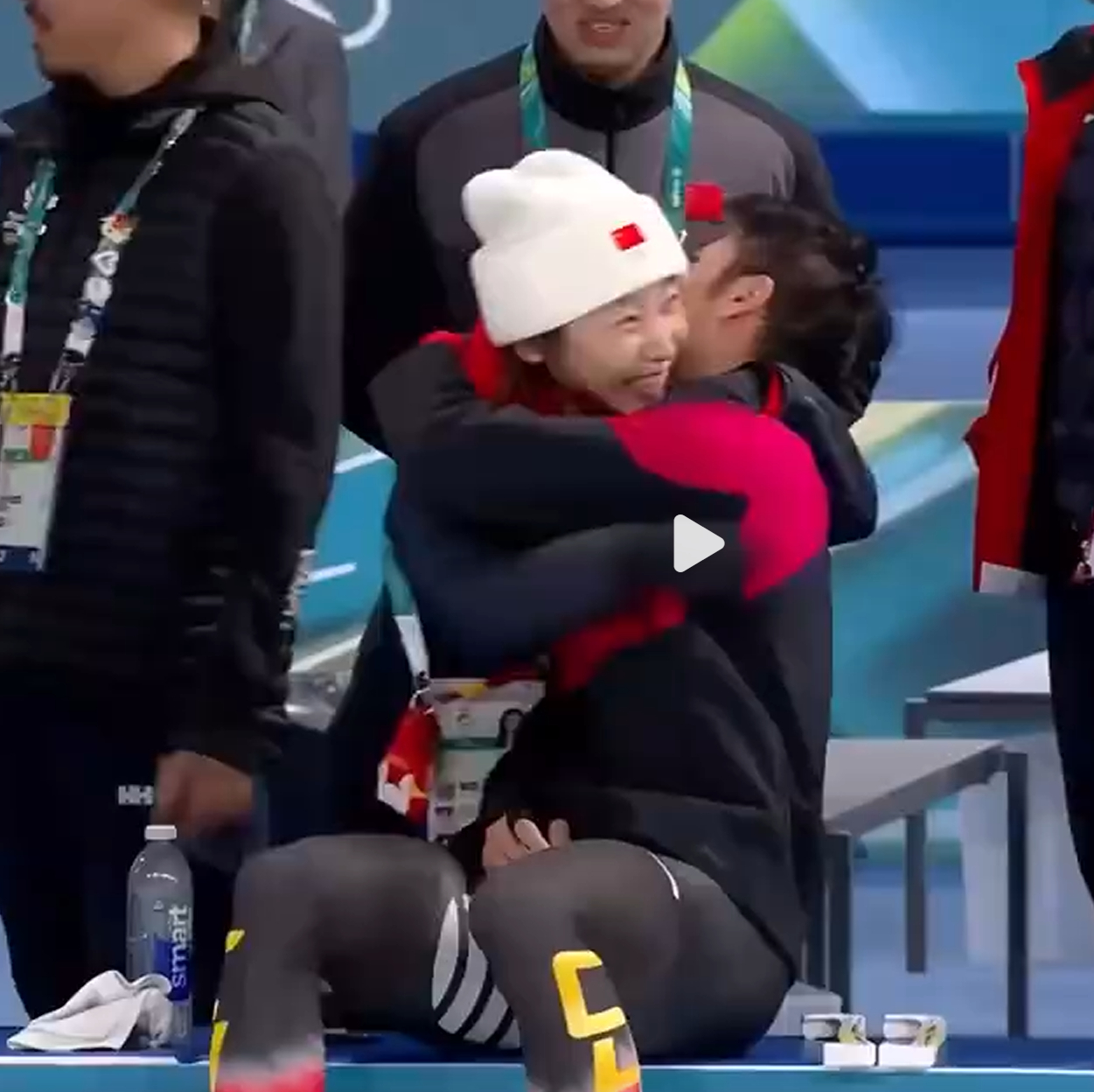 🔻十分感谢李琰教练。宁忠岩金牌接李琰事业运全民聊冬奥海外新鲜事