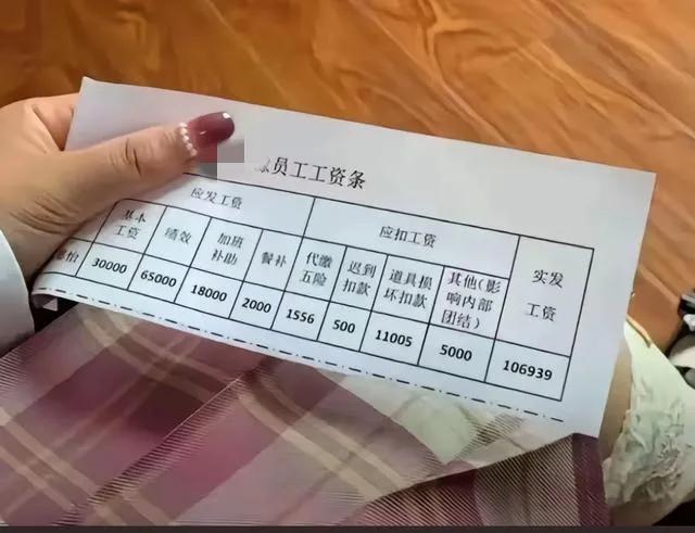 过年回家三必问，

第一，有对象了吗？

第二，一个月拿多少钱？

第三，孩子学