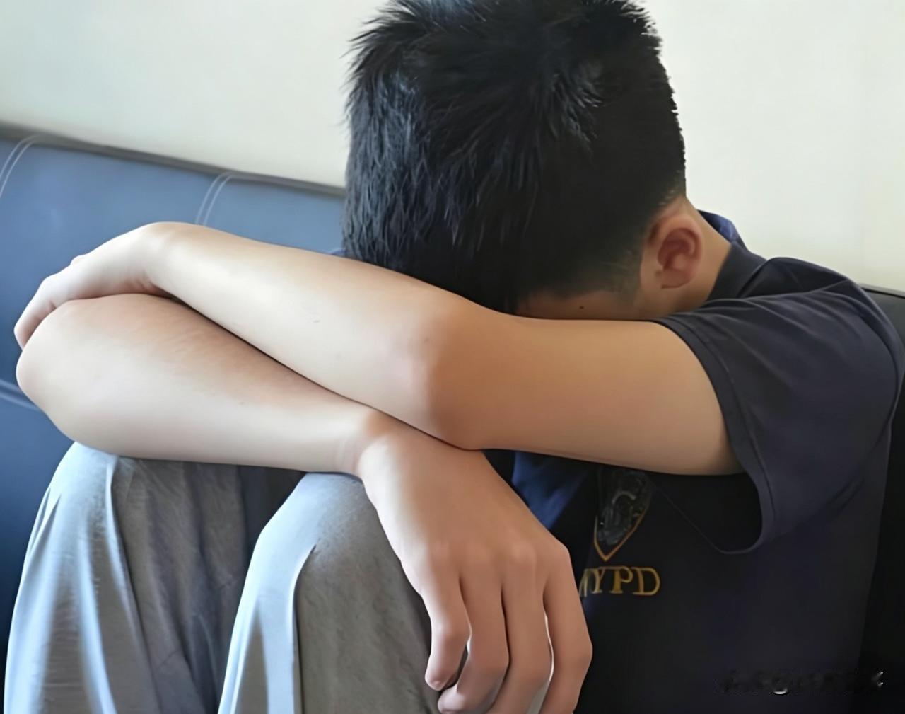 “天塌了！”一17岁男孩高考后，和男性网友线下见面并发生了关系。怎料，7天后，男