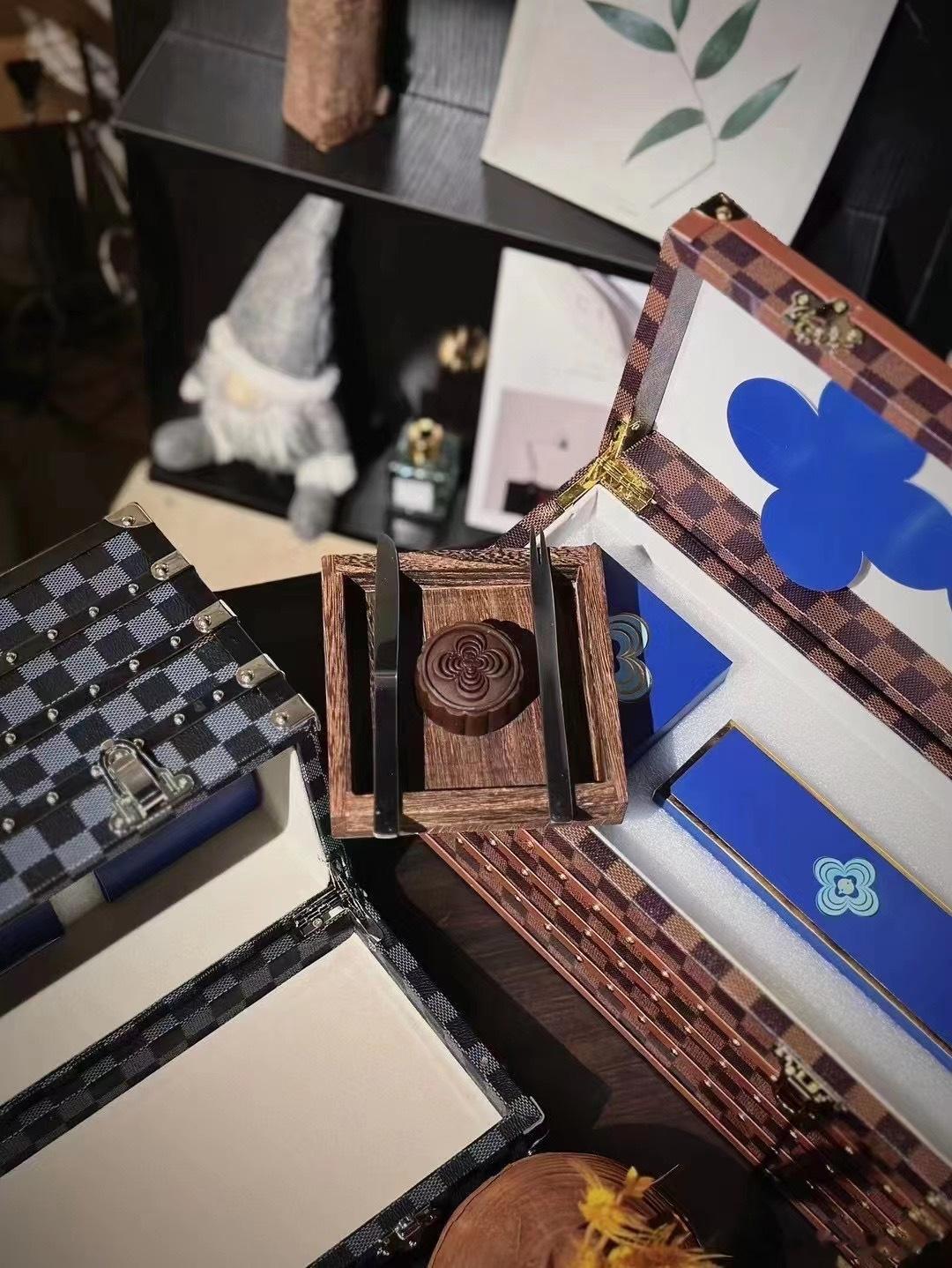 中秋节月饼（lv 迪奥 gucci 卡地亚 劳力士 等全部正品 需要联系 ​​​