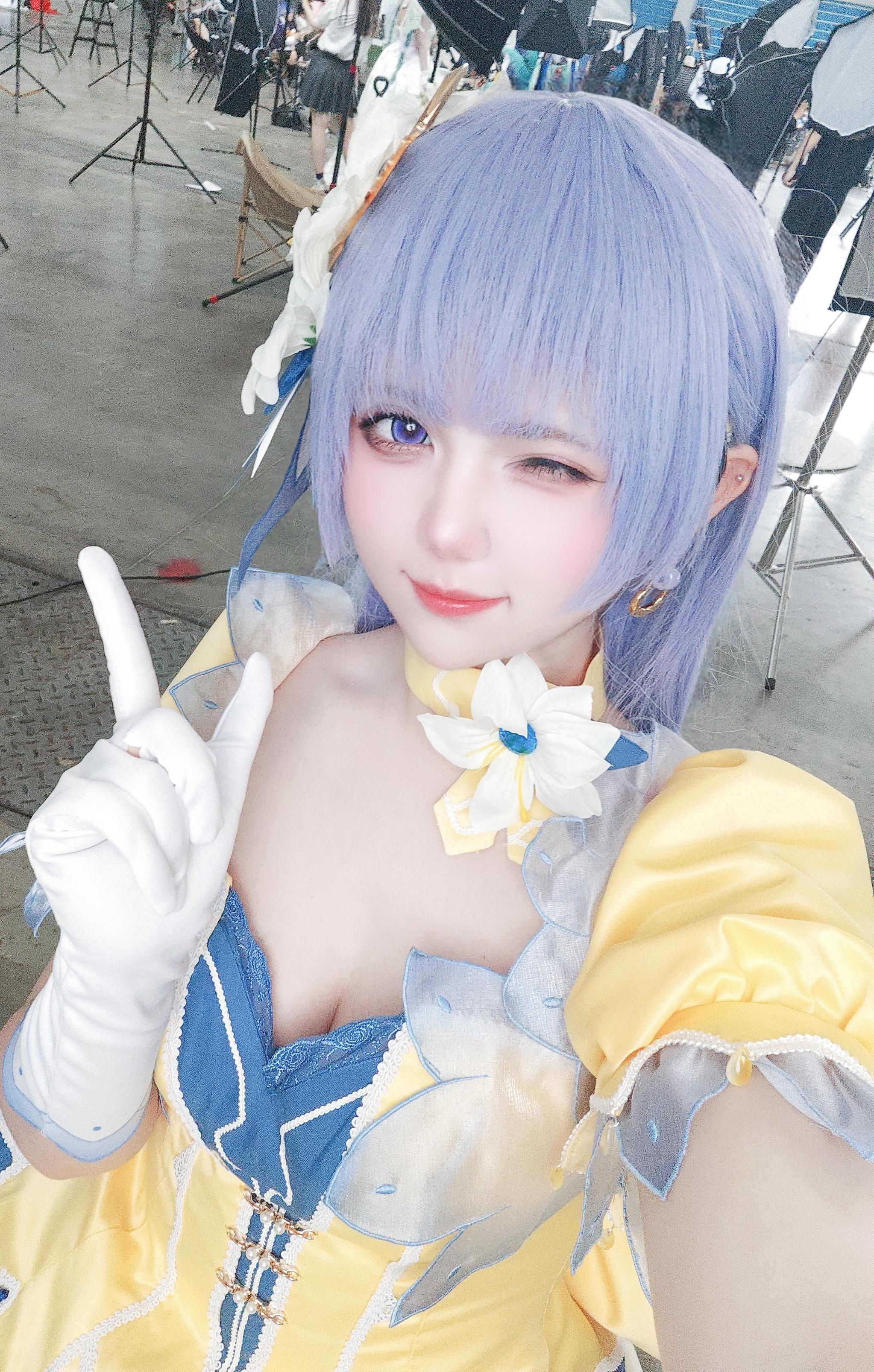 强行wink好奇怪！