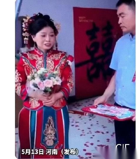 泪目！河南，一名女子结婚，但因为父母已经离世，所以送女子出嫁的重担全落在了她亲哥