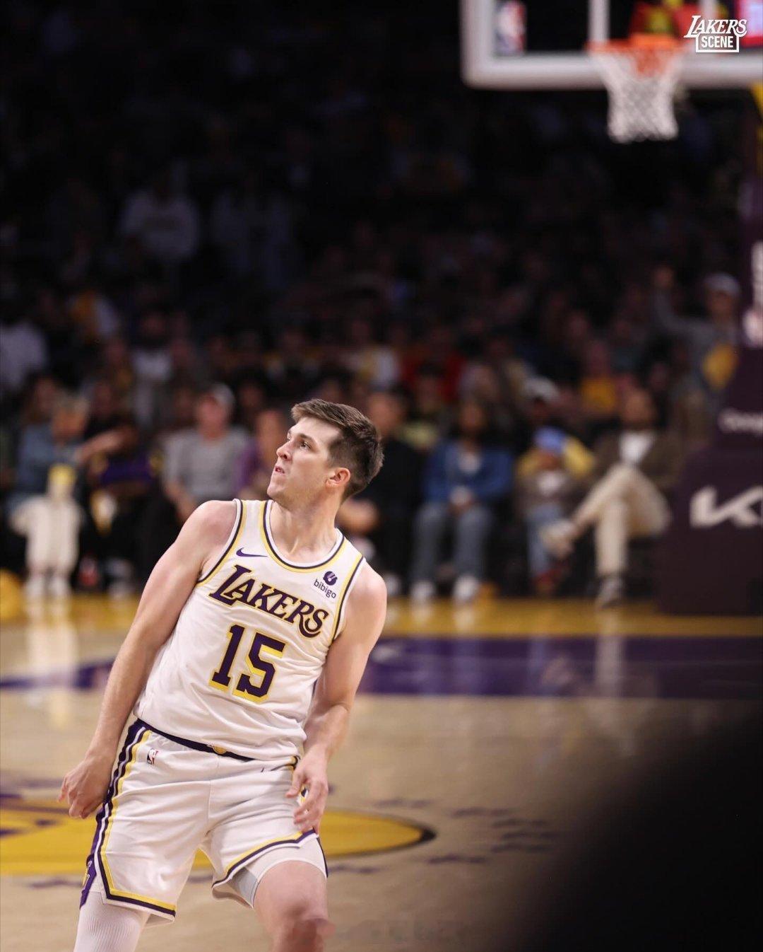 #湖人vs掘金#   今天詹姆斯30分，浓眉25分23篮板，里弗斯拉塞尔都是21