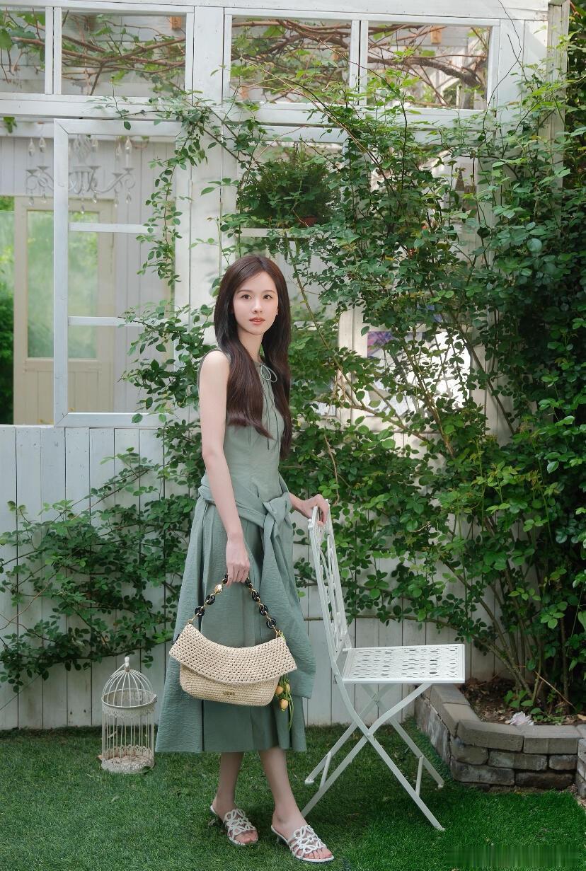 陈都灵蒋欣新剧演母女蒋欣的演技真的没话说！演什么像什么，这次演一个执念深重的妈妈