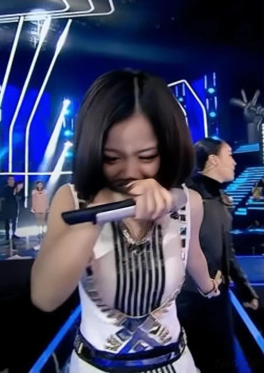 2013年，姚贝娜参加好声音，一曲“也许明天”让四位导师纷纷为她转身，纠结之余，