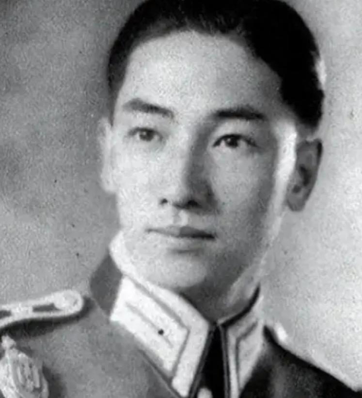 1997年，蒋纬国病逝，宋美龄派人查账，发现养了81年的儿子，身后竟是一堆债务，