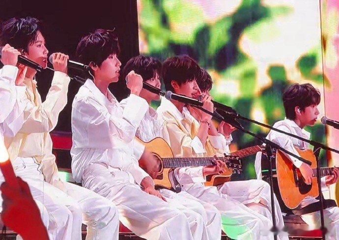 聂玮辰陈思罕同框 被这两人同框狠狠拿捏！聂玮辰陈思罕合唱《想把你唱给我听》，互动