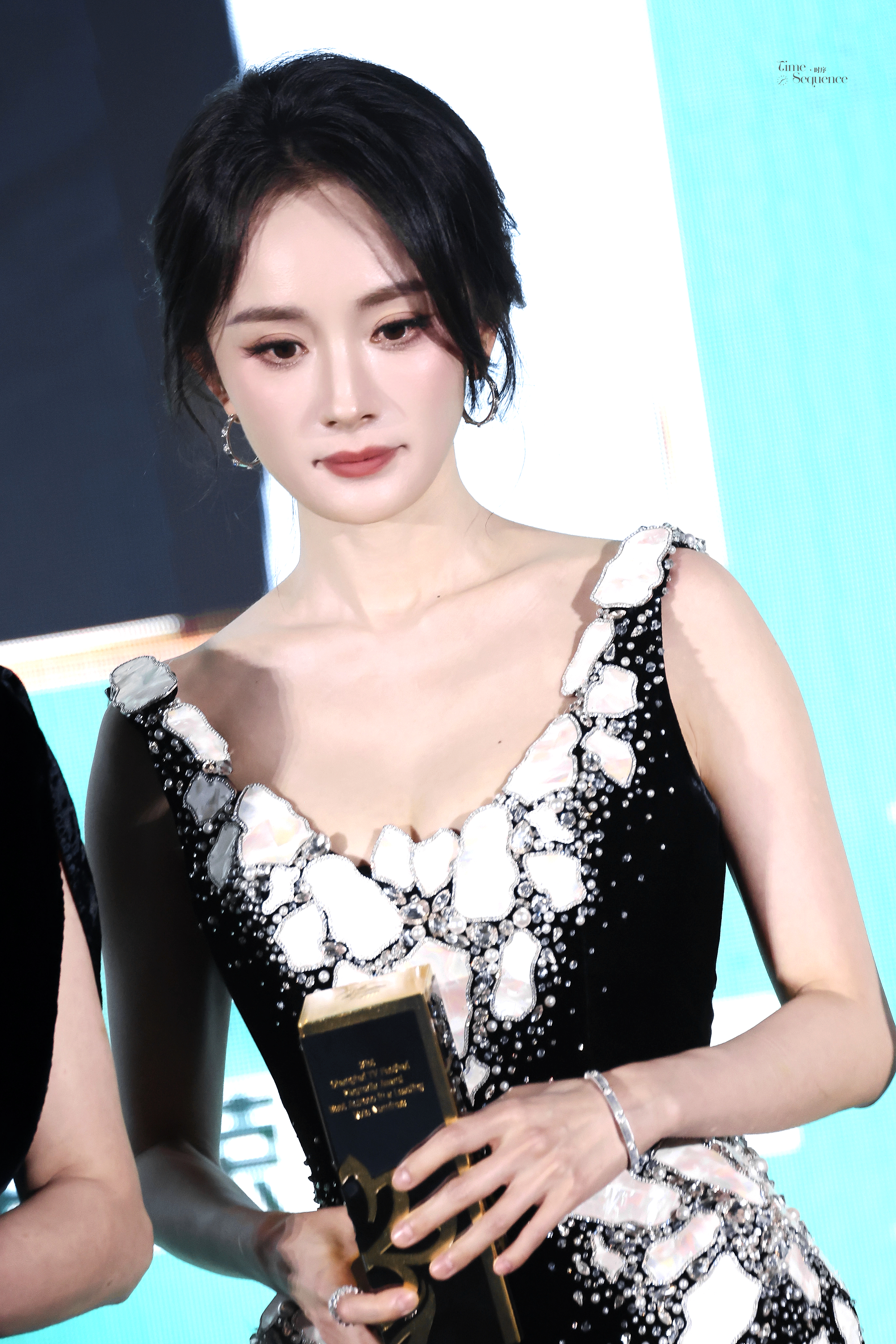 此女完全是神 被杨幂美得大吸一口凉气白玉兰提名晚宴