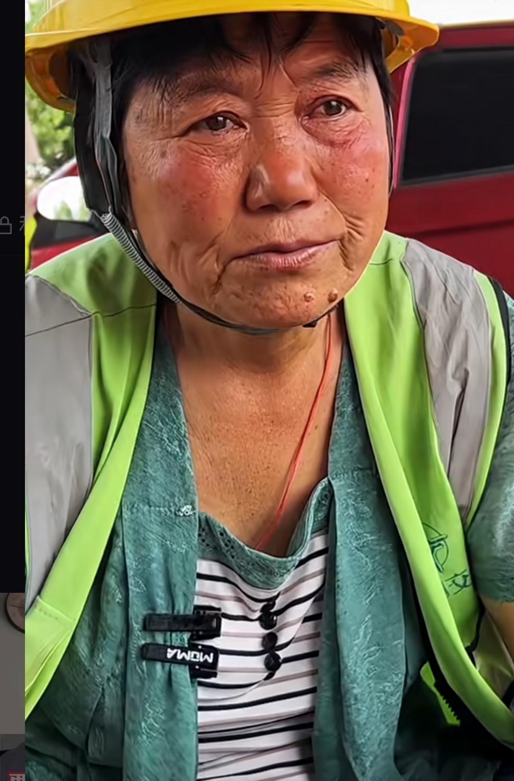 勤劳的大姨，儿子伤了
      这位眼含热泪的大姨，今年59岁，还在工地做保洁