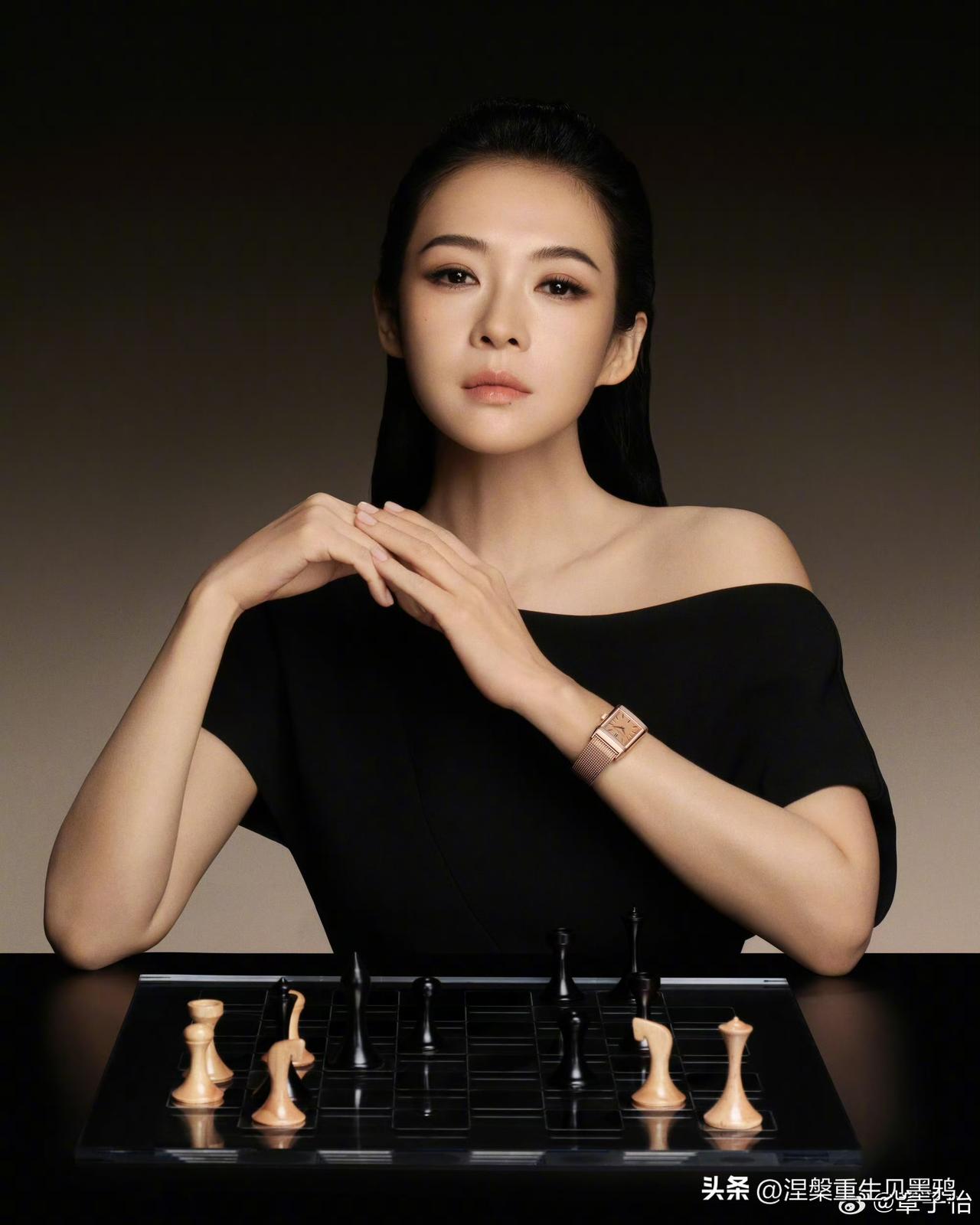 章子怡更新品牌照：棋盘前坐镇气场全开，这张脸的辨识度真的没人能比

5月25号章