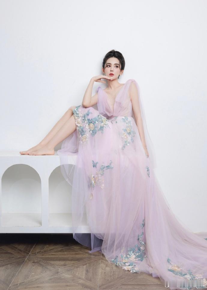 娜扎把玉茗茶骨叫玉米排骨本来以为娜扎是妥妥的剧名纠正小能手，结果没想到说着说着自