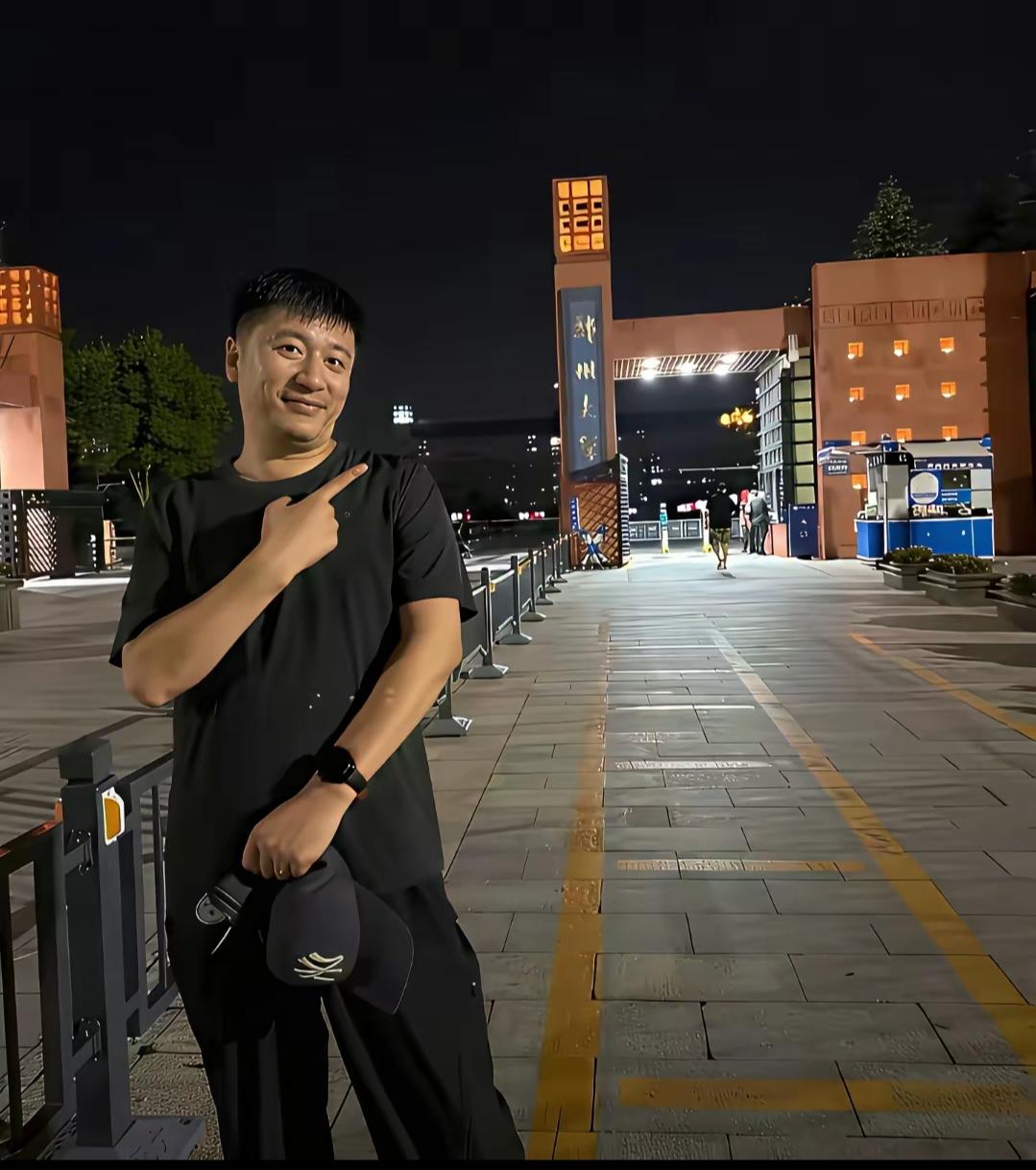 痛心！
张雪峰老师猝然离世，
41岁的他把一生都献给了教育
 
简直不敢相信！那