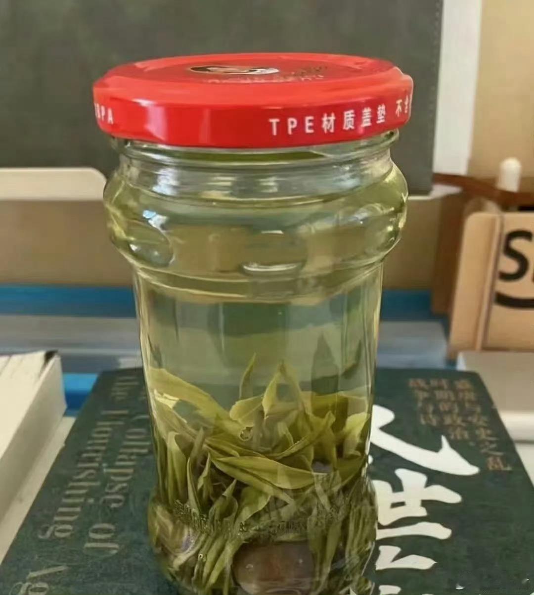 朋友说只要茶叶好，用什么杯子泡茶都好喝玻璃材质，最卫生，易清理，不用担心各类金属