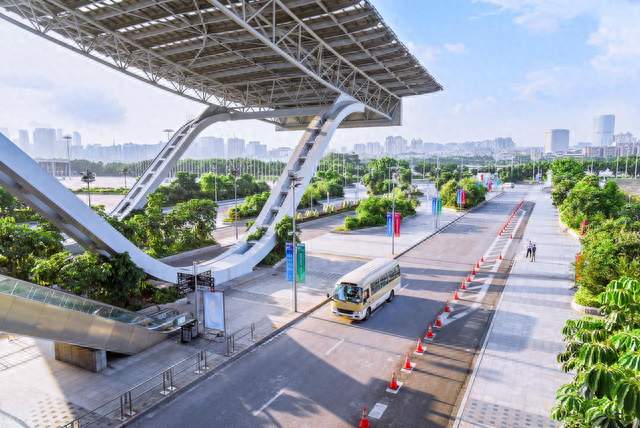 火遍全网的粤J2888T，真的是“公路战犯”？法律界定让人清醒