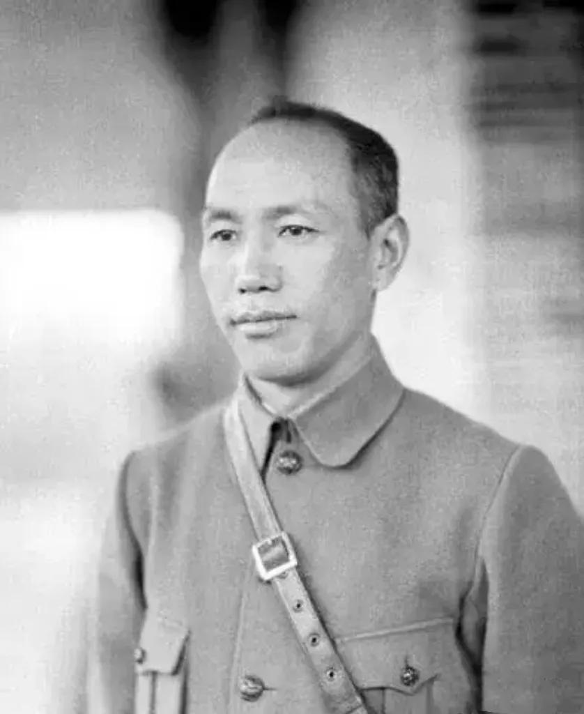 1929年，常凯申的几张留影，那时的他很年轻，正是春风得意的时候。
这一年的常凯