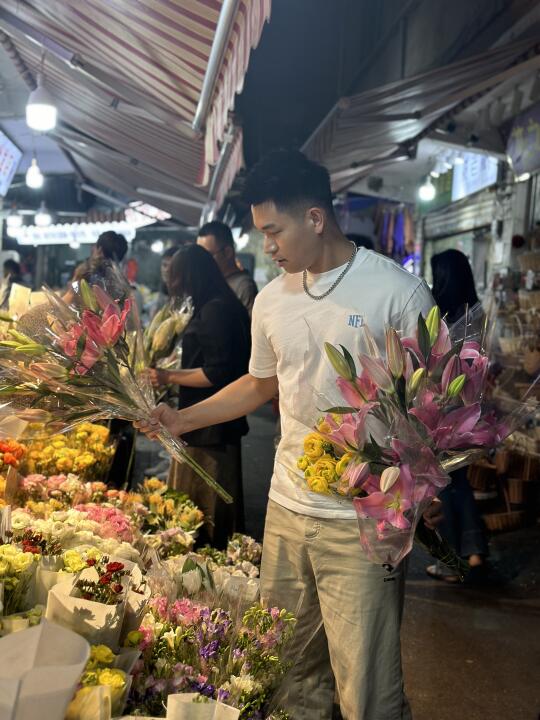 路过花市的男同学 💐