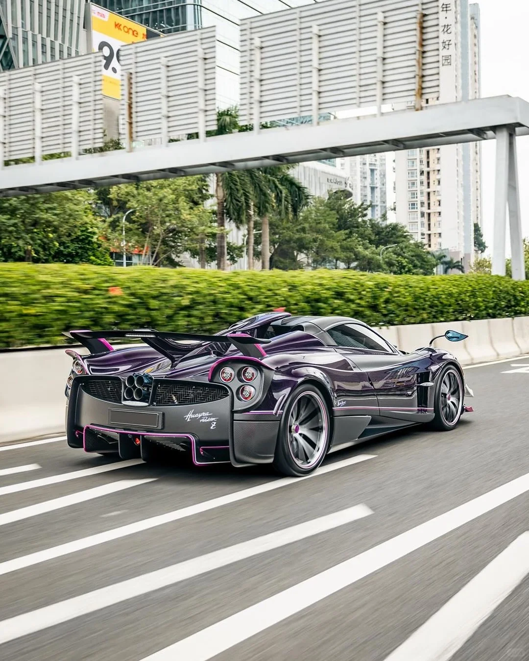 Huayra Roadster ZY of Shenzhen! 😈