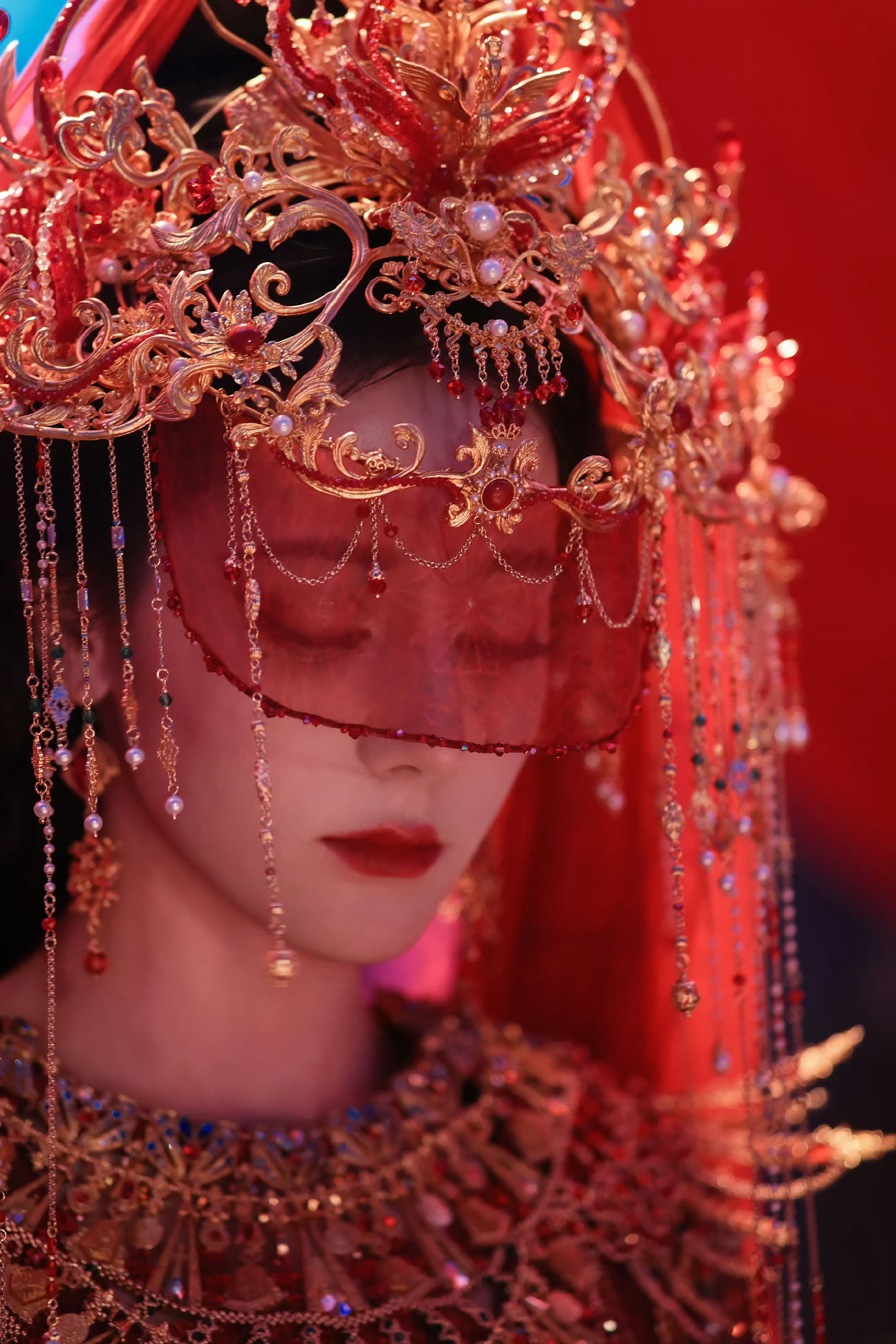 白日提灯今日收官——迪丽热巴主演的《白日提灯》自2026年3月28日开播以来，通