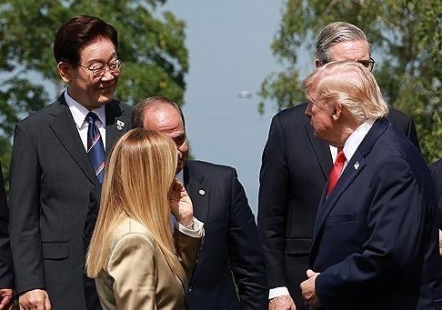 韩国总统李在明请求特朗普牵头和平解决朝鲜问题，原因可能是他认为特朗普处理中东问题