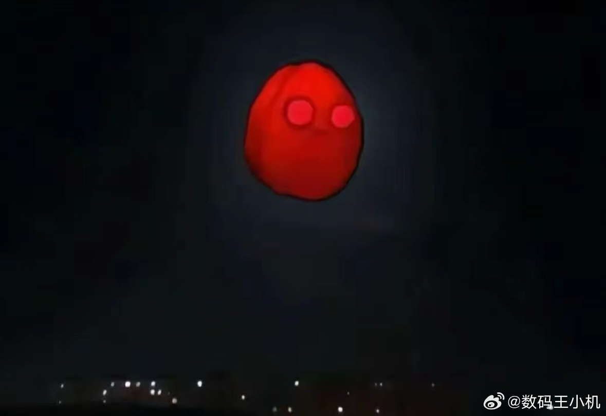 网友拍的血月太抽象了是挺抽象的，第二个图仔细一看是个洗脚盆[泪奔] ​​​