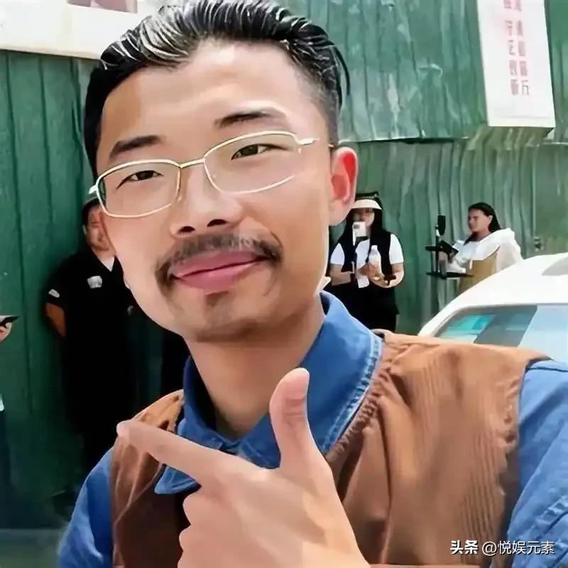 不拼爹，完全靠自己，底层逆袭，日入百万，凭本事成了最耀眼的草根大明星，也终于站到