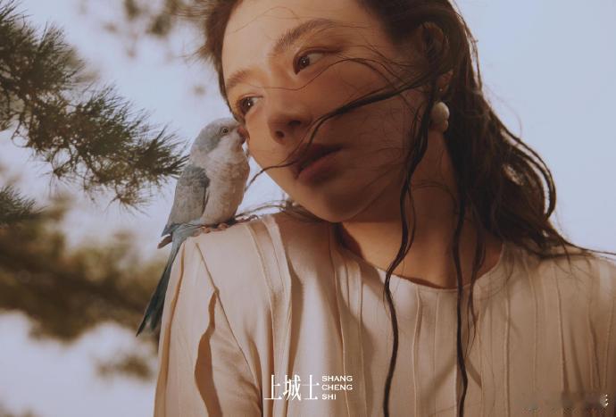 救命！马思纯这组上城士大片，陈漫拍的怪与奇直接长在我审美点上，太爱了！