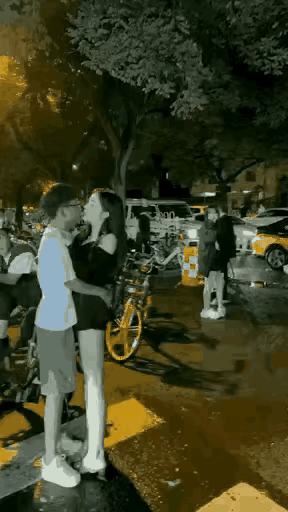 看出来小伙子懂了真情，但是你问问钱包答应吗