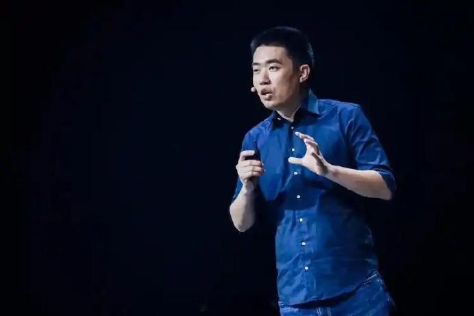 【李想称智能手机和汽车不是真智能，还是功能驱动，而不是一个有生命的智能体】在今日