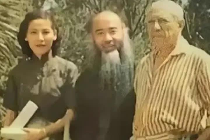 1956年的法国巴黎，57岁的张大千携妻子徐雯波拜访75岁毕加索，当时毕加索脾气