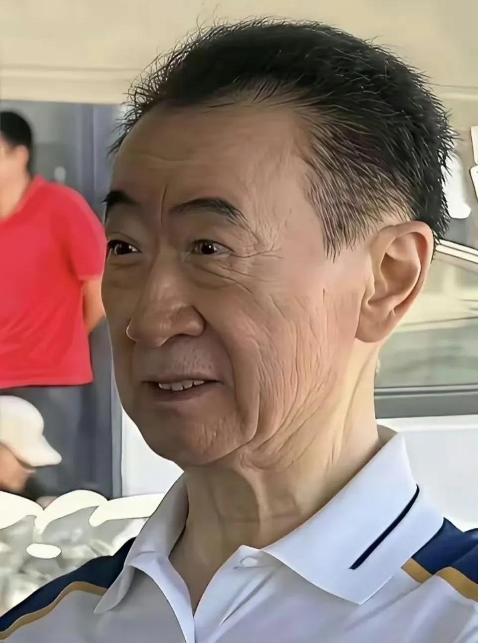 王健林已经瘦得脱相了，这个时候还被限制高消费。说句不好听的，就算他想高消费，他消