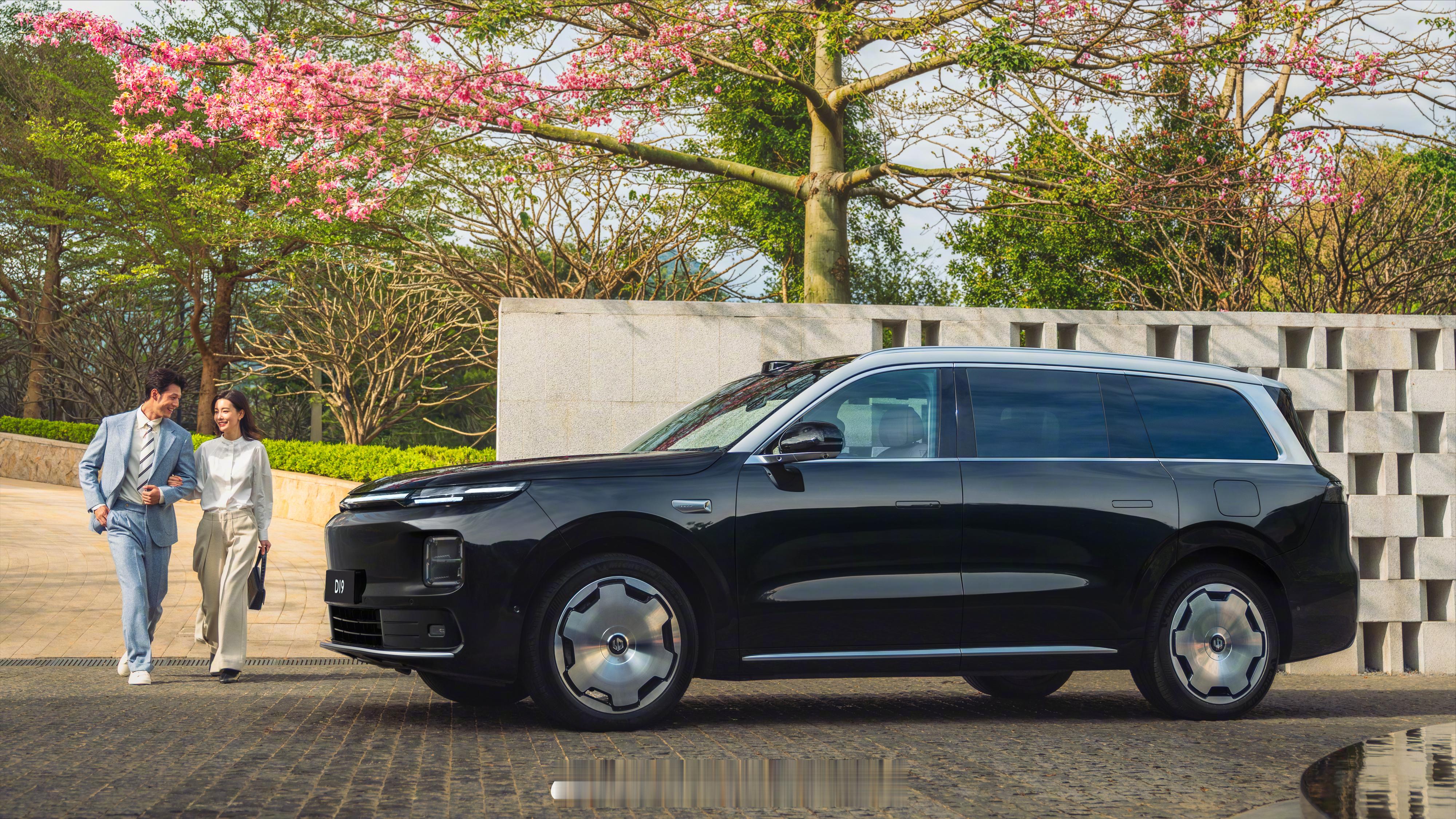 零跑D19，一个全尺寸的大六座SUV，竟然21.98万起！增程版搭载80.3度大