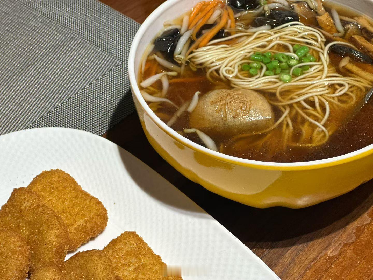 今天中午吃点啥呢？好好吃饭