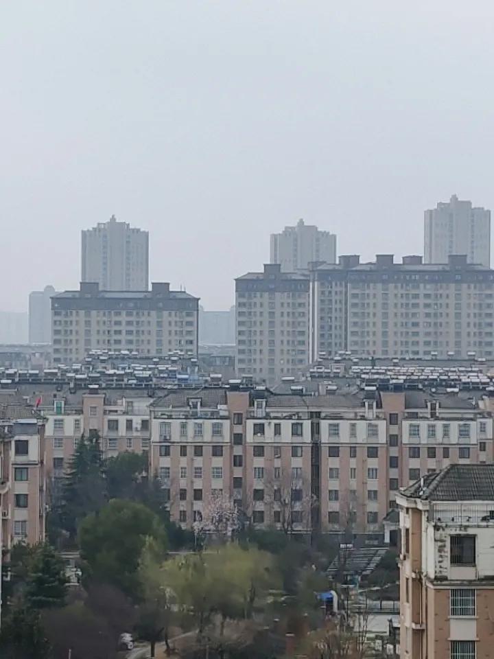 今天周五了，今天结束就可以休息了！明天睡个懒觉！