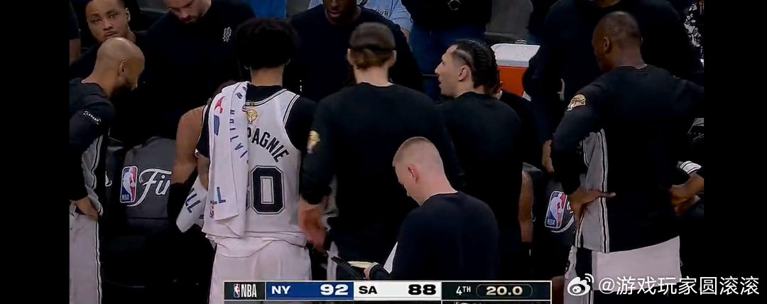 NBA总决赛G5尼克斯vs马刺 马刺今天又是领先了16分，最后时刻被翻过来，哎真