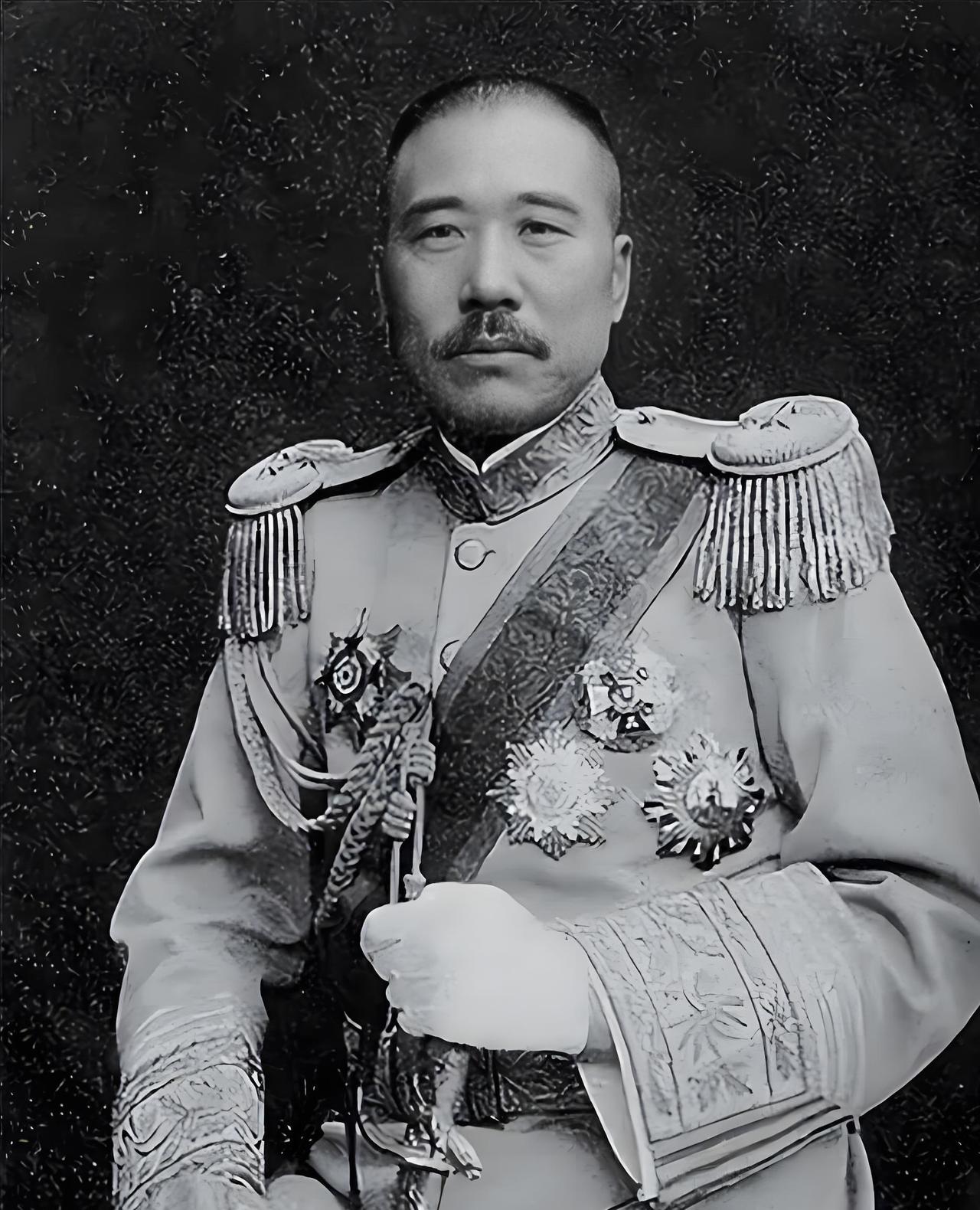 1929年，张宗昌纠合鲁东余部将牟平城团团围住后，他对在城内坚守的刘珍年大声喊话