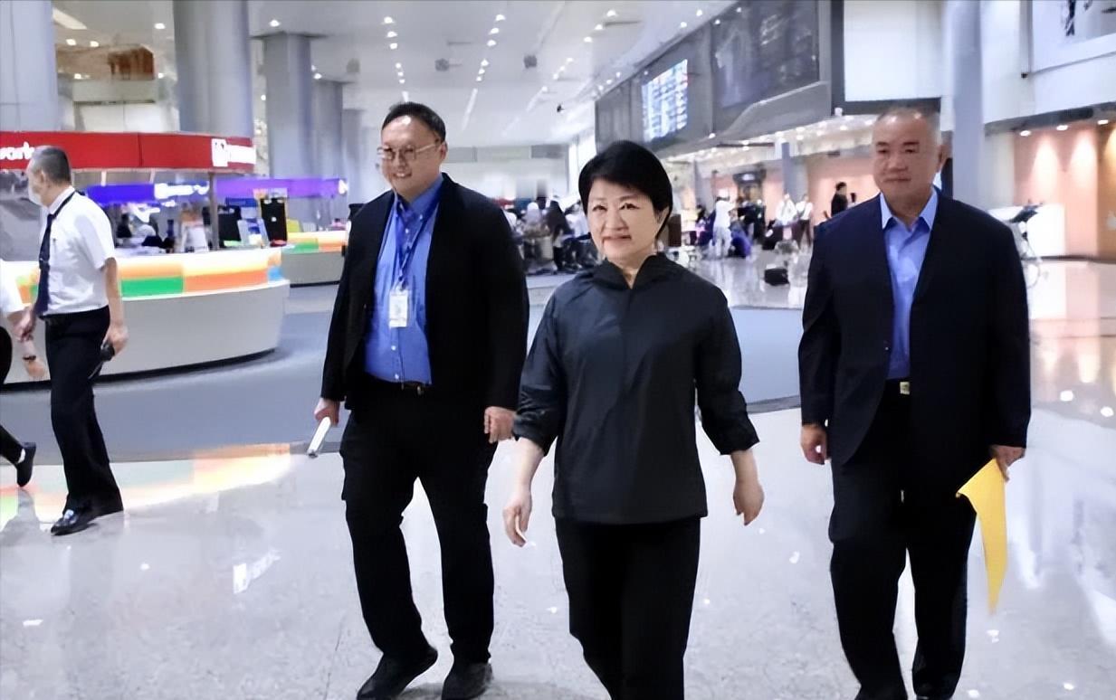 台中市长卢秀燕在访问美国途中，鉴于凯米台风的增强与路径南移，于今日清晨近5时提前