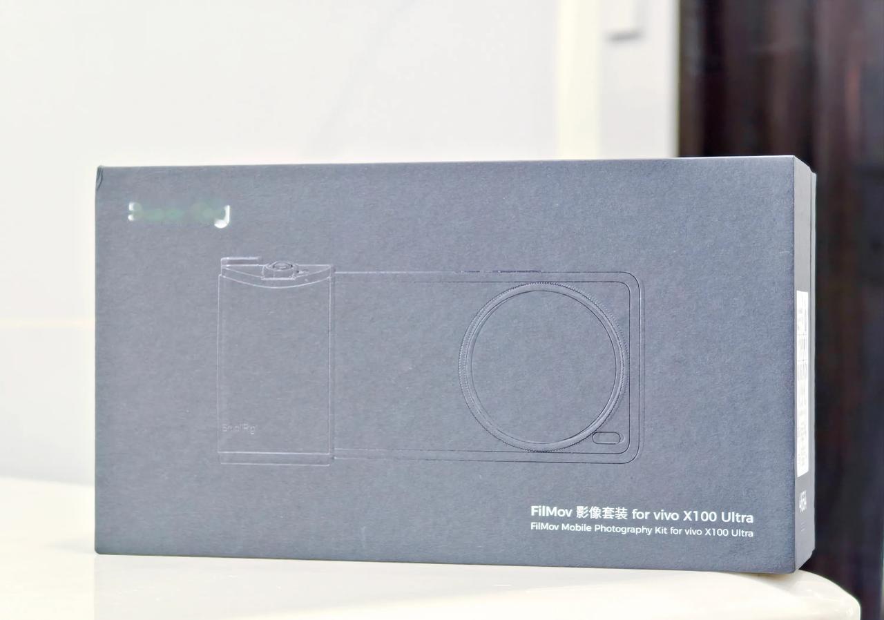 玩了下 vivo X100 Ultra复古影像套装，先是给了一个比较“稳重”的保