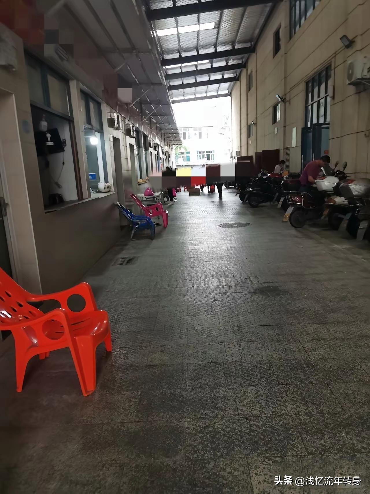 给报考志愿家长提个醒，千万不要降低学校的档次去追求所谓的好专业
真的，分数能上9