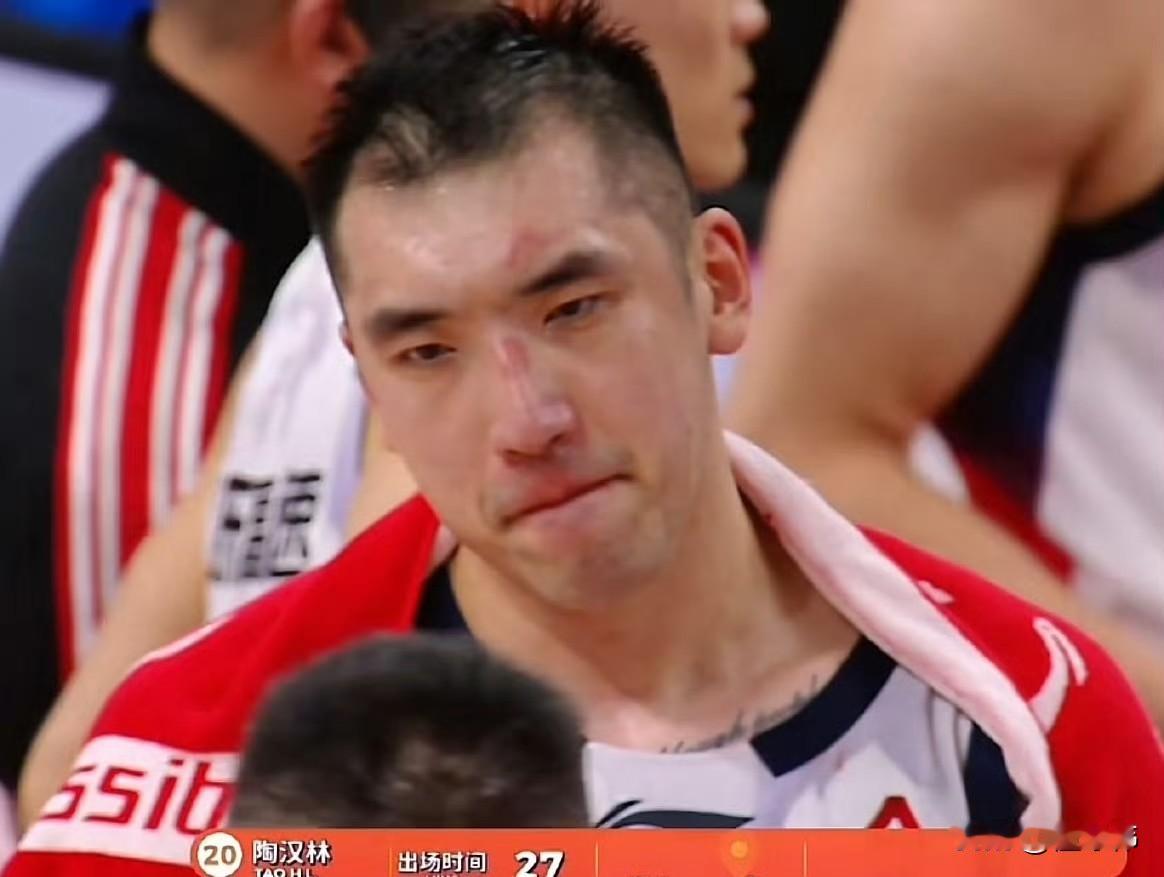 离谱！陶汉林谈被吹罚犯规：

“我被打了，然后被吹了犯规。”

“确实是很离谱。