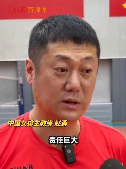 女排新任主教练赵勇，在球迷的一片质疑声中上任了。当然，他能上任，明眼人都看得出和