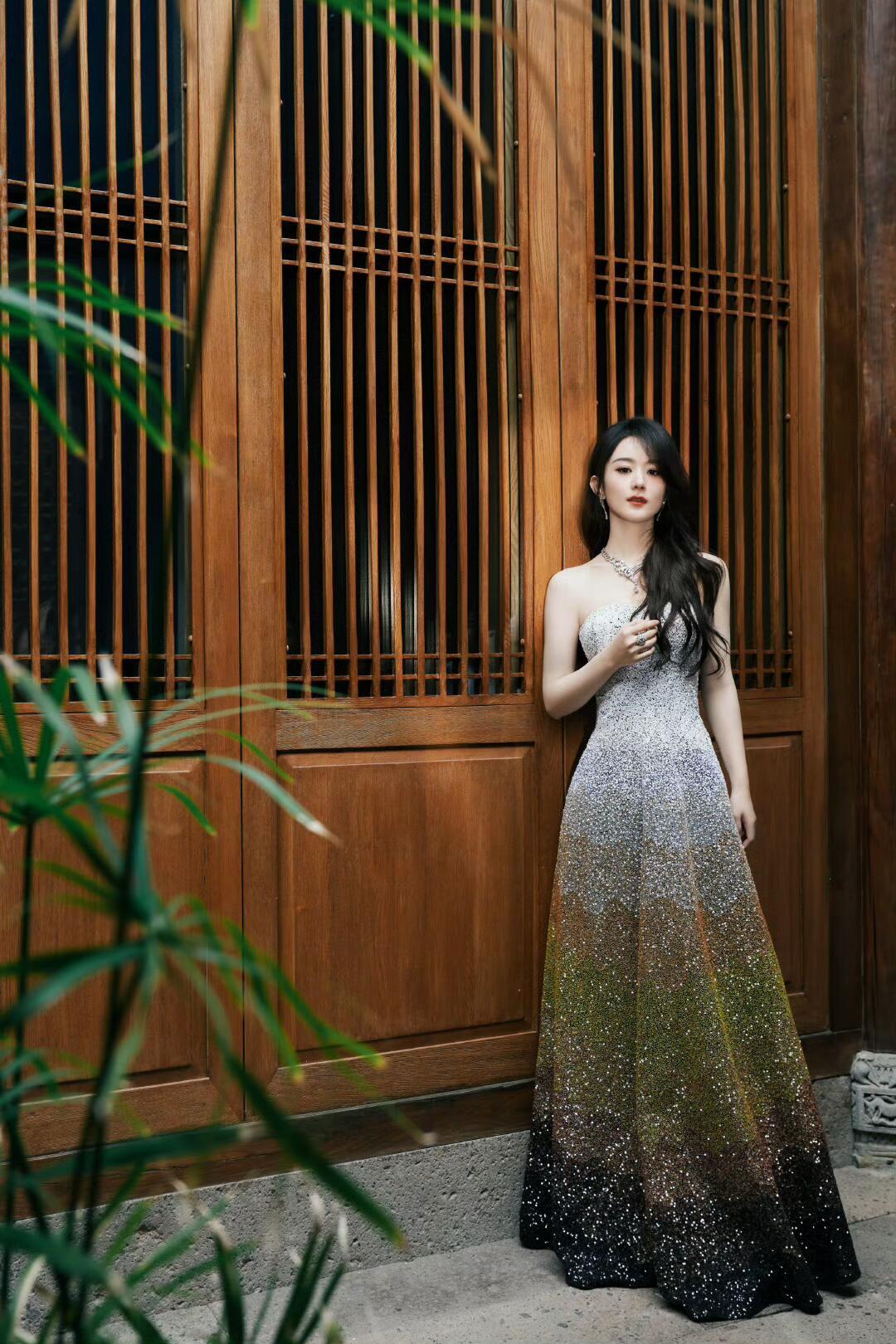 #赵丽颖高定纱裙# 颖宝生日快乐！首穿高定的颖宝好美[舔屏]，希望丽颖在新的一岁