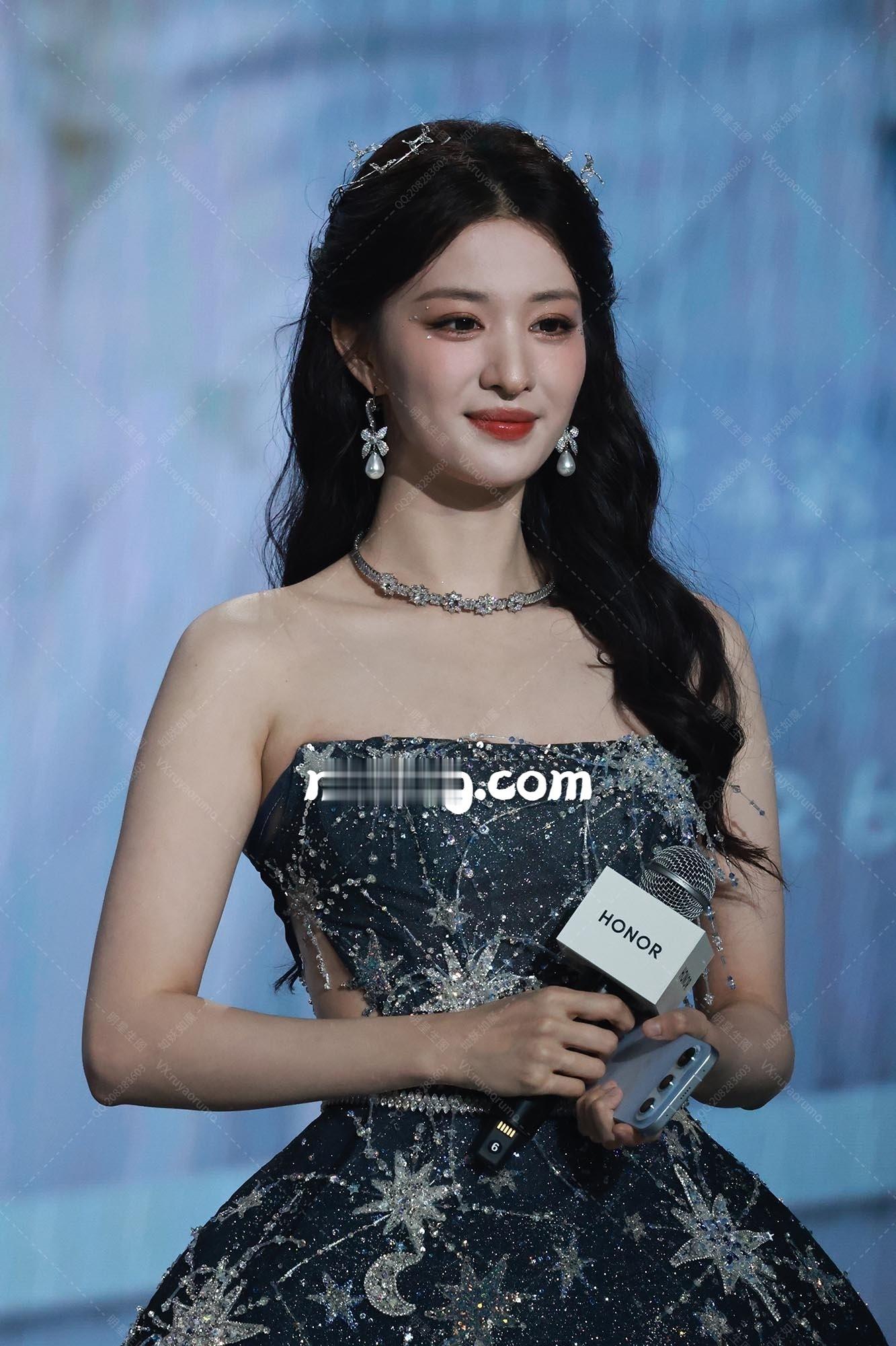 王楚然荣耀600发布会朋友在现场拍的生图📷 