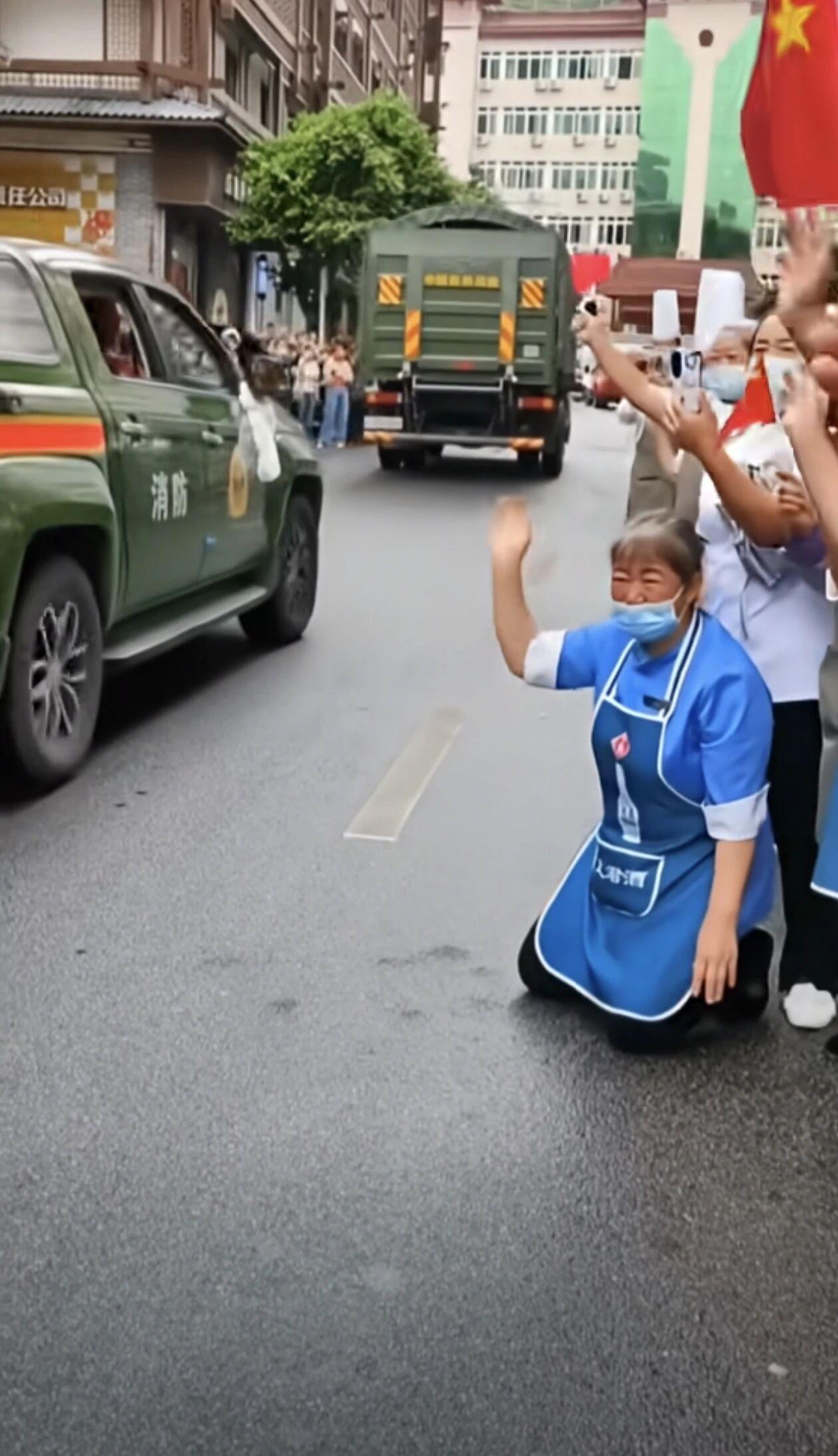 军民鱼水情！——2026最动人的时刻，发生在广西灾区，水灾无情人有情！
别国的军