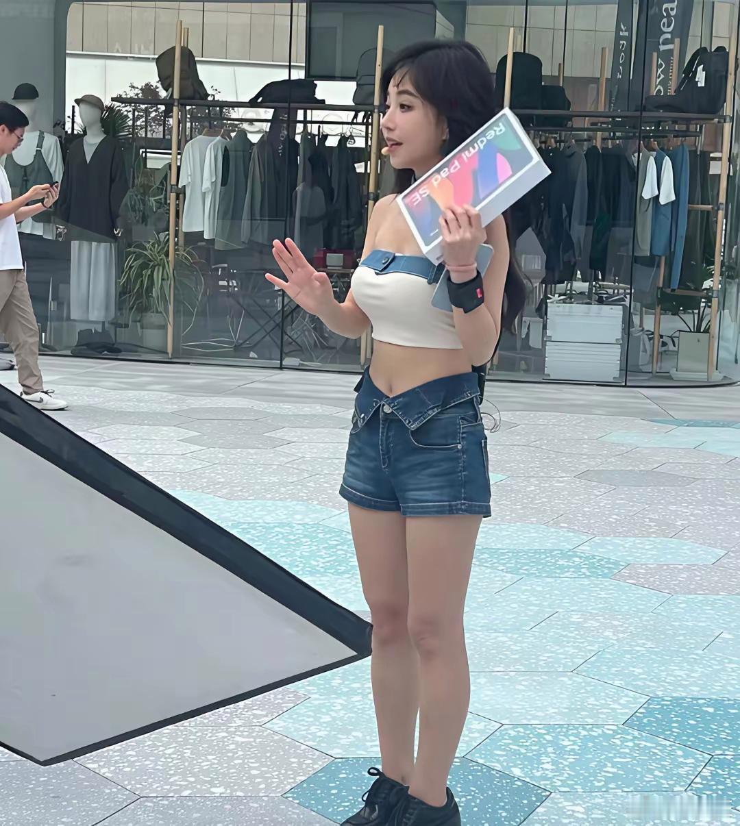 冯提莫去掉美颜的样子 