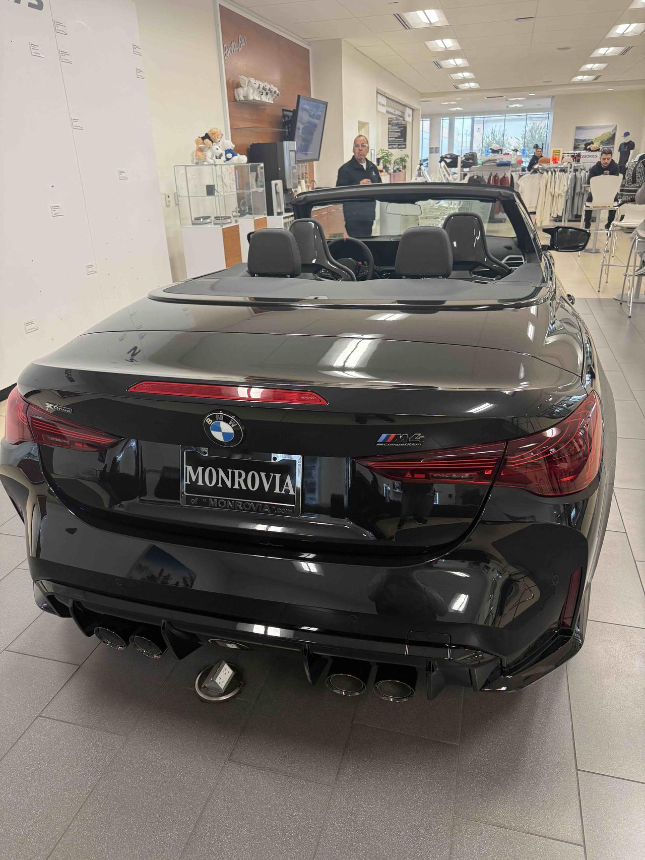 美国的豪华车的价格，x10基本上就是中国4s店的价格。