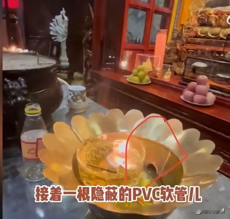 佛祖面前耍“油”滑，这下栽了！玉佛烧香 上海玉佛寺长明灯装管道让灯油回流，把信众