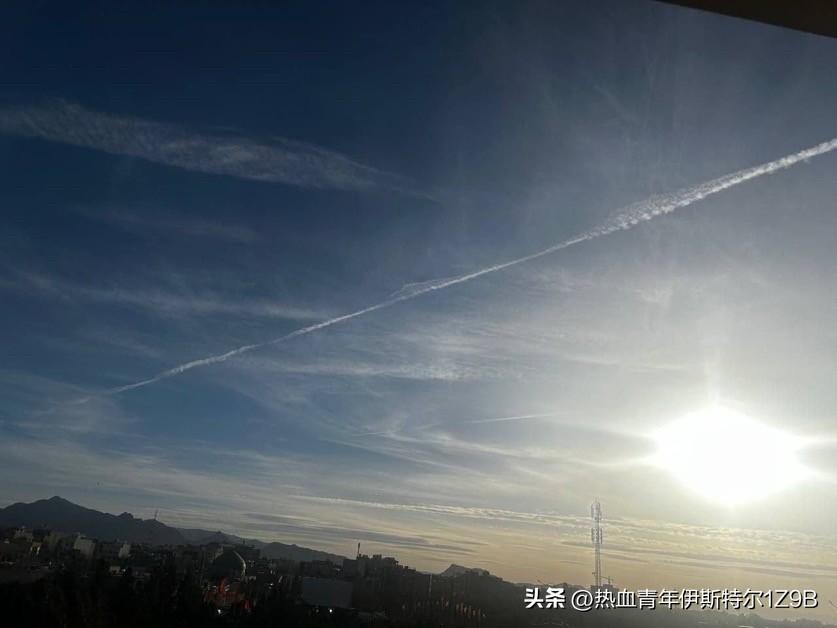 突发新闻：作为军事演习的一部分，伊朗向卡拉季市上空发射了数枚远程导弹。