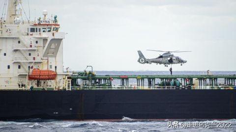法国海军在地中海，扣押一艘俄罗斯“影子舰队”的油轮


法国海军扣押了一艘油轮，
