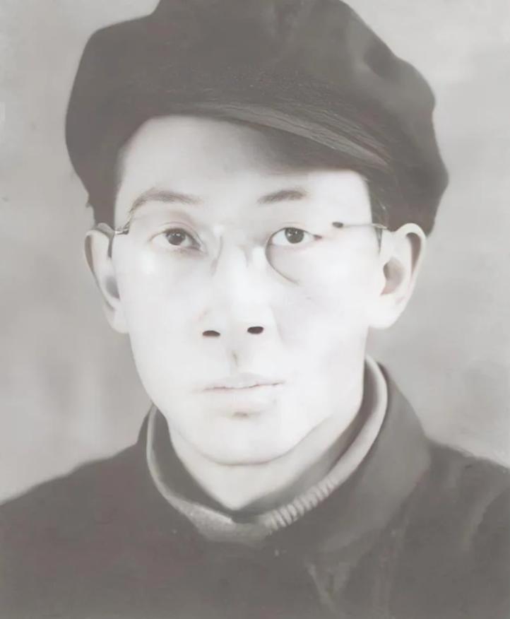 [微风]1950年，大汉奸张景惠走进战犯管理所，却看见同为汉奸的儿子穿着军装站在